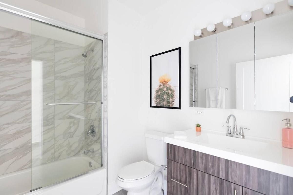 Modern 2br In South Loop With Optional Parking & Gym Access Near Museum Campus & Grant Park Apartment *