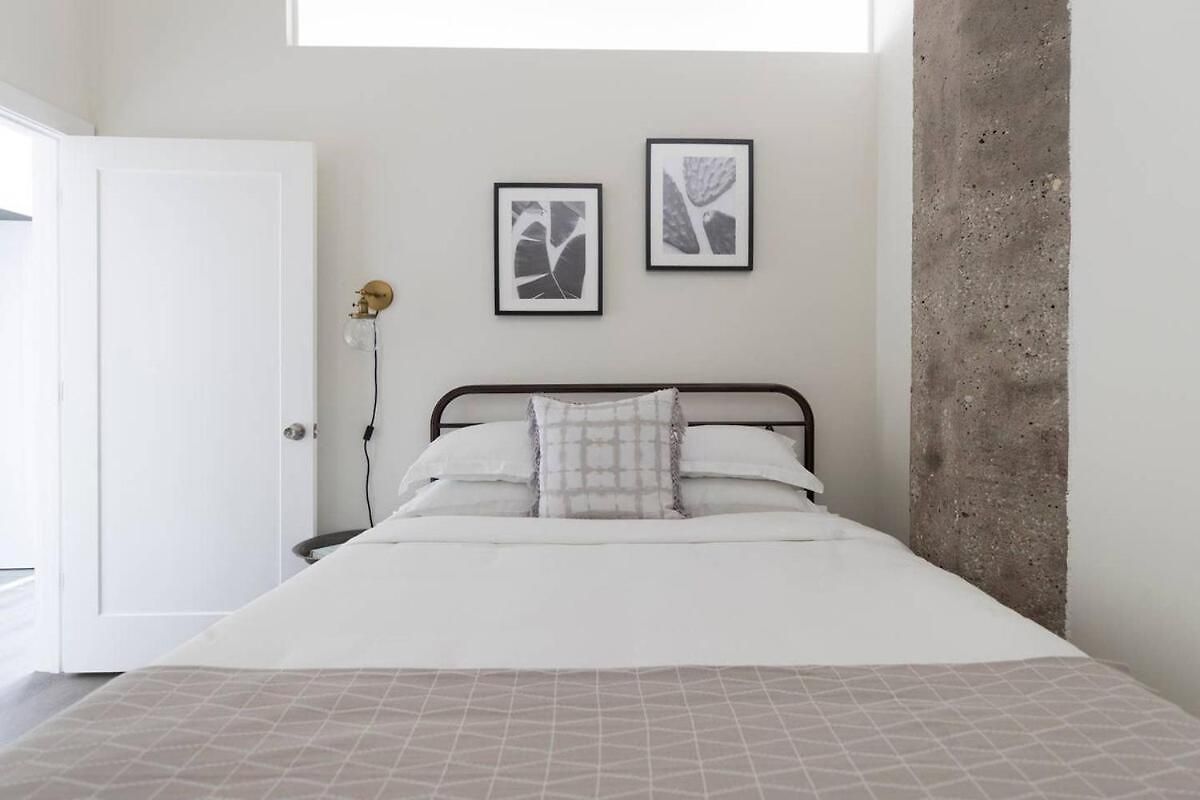 Modern 2br In South Loop With Optional Parking & Gym Access Near Museum Campus & Grant Park *