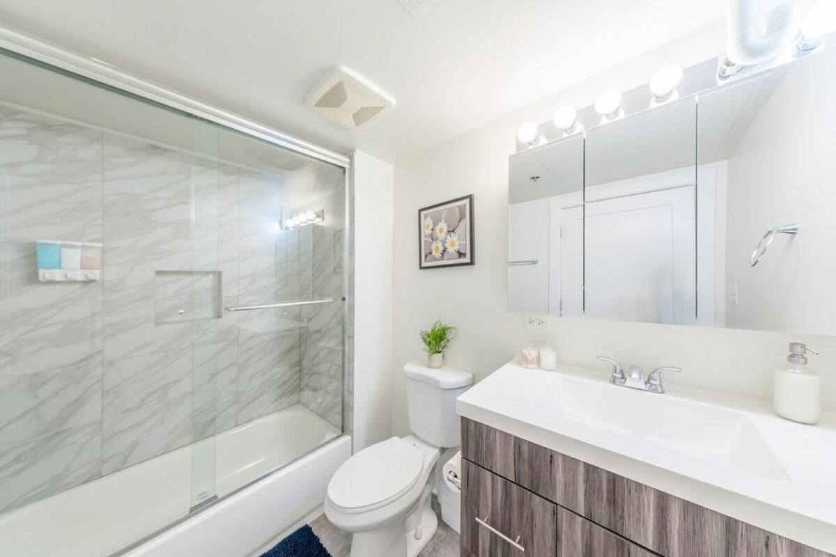 Apartment Group-friendly 2br With Optional Parking And Gym Access Near Mccormick Place And Soldier Field *