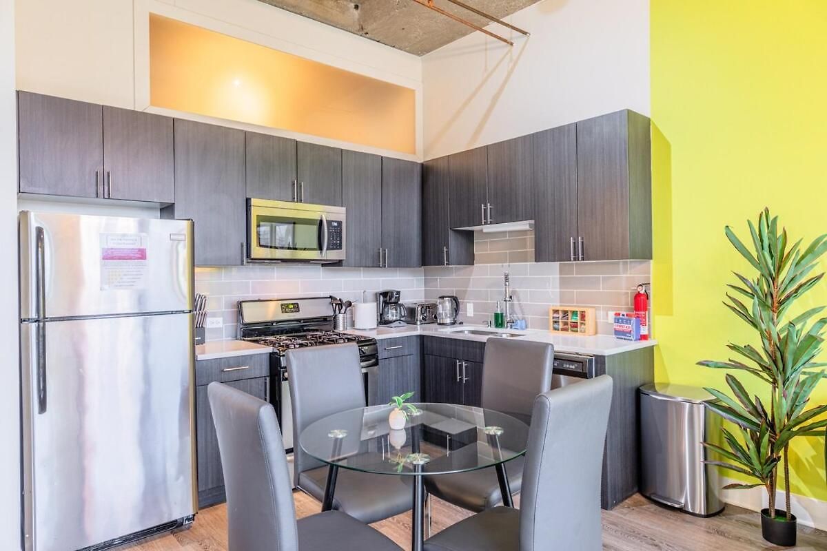 Group-friendly 2br With Optional Parking And Gym Access Near Mccormick Place And Soldier Field Apartment