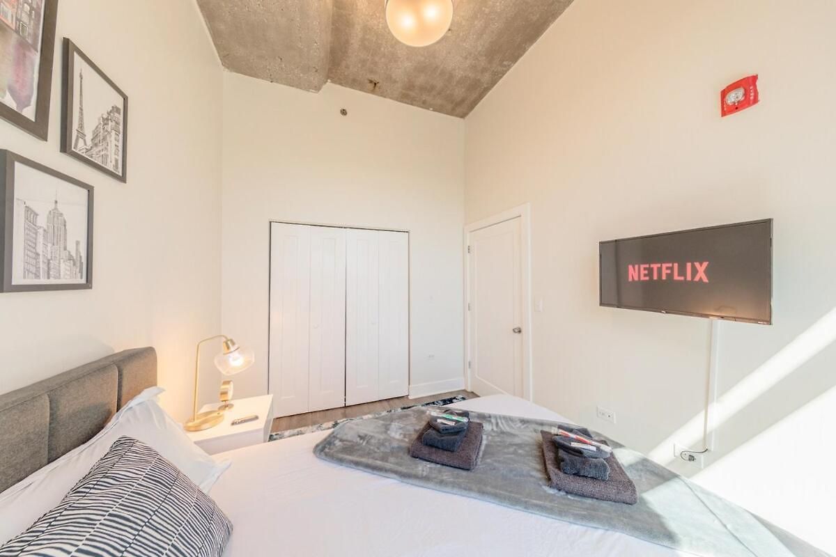 Apartment Group-friendly 2br With Optional Parking And Gym Access Near Mccormick Place And Soldier Field Chicago