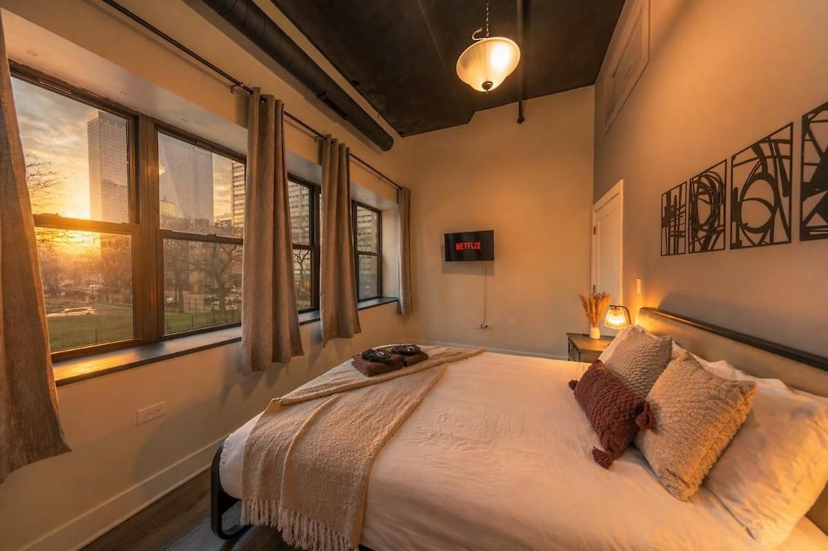 Modern 3br In South Loop With Optional Parking And Gym Access Near Mccormick Place, Chinatown And Soldier Field Apartment *