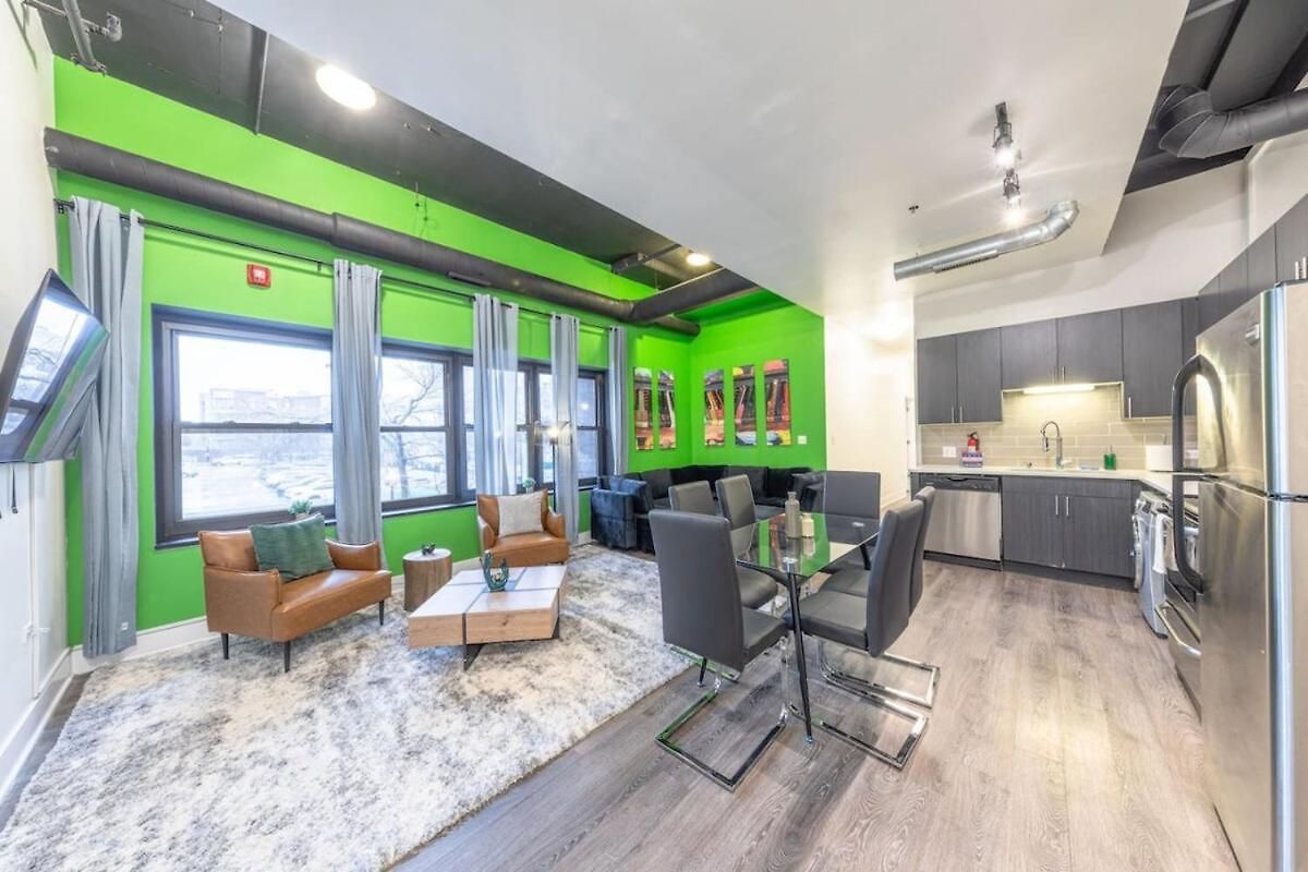 Apartment Modern 3br In South Loop With Optional Parking And Gym Access Near Mccormick Place, Chinatown And Soldier Field Chicago