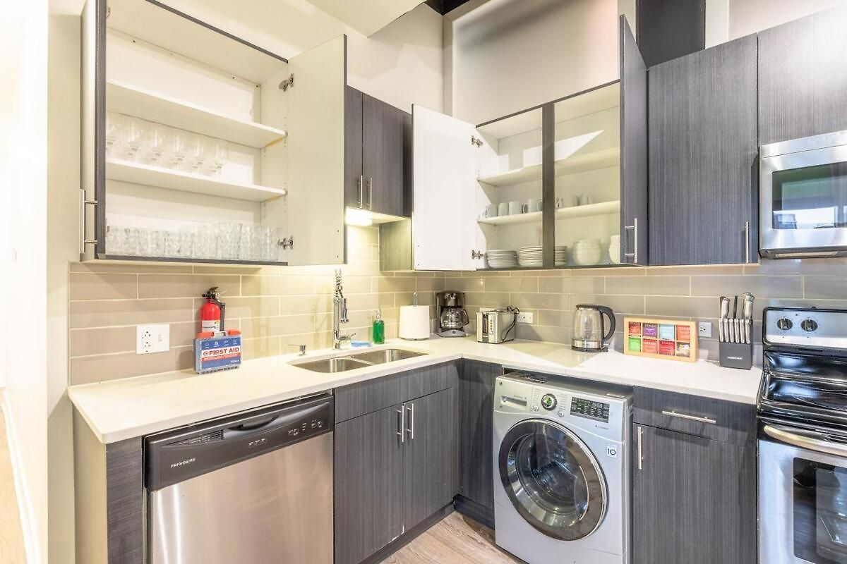 Apartment Modern 3br In South Loop With Optional Parking And Gym Access Near Mccormick Place, Chinatown And Soldier Field *