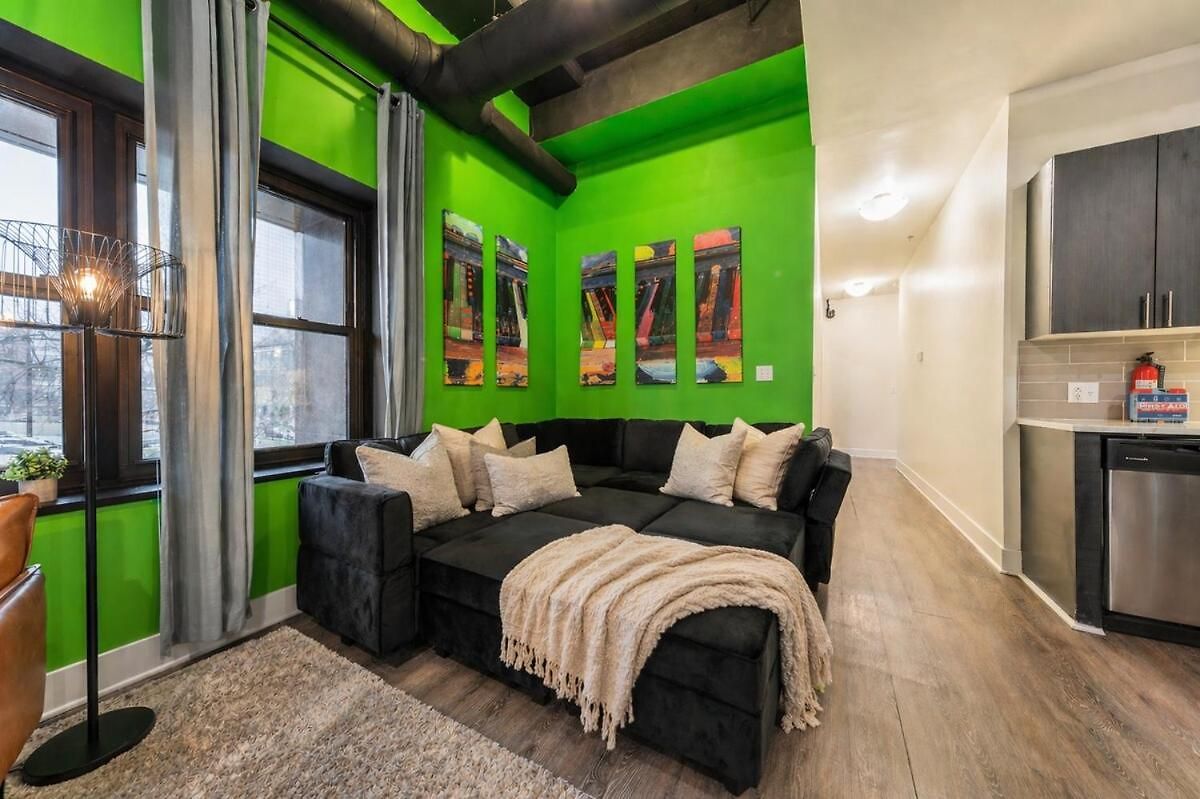 Modern 3br In South Loop With Optional Parking And Gym Access Near Mccormick Place, Chinatown And Soldier Field Apartment Chicago