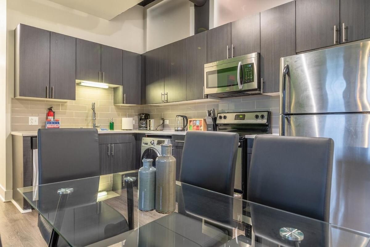 Modern 3br In South Loop With Optional Parking And Gym Access Near Mccormick Place, Chinatown And Soldier Field Apartment