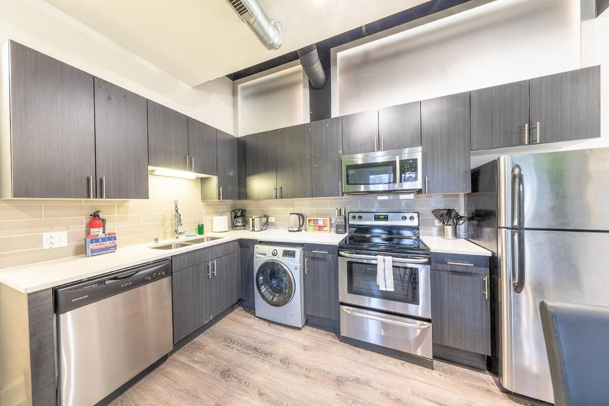 Modern 3br In South Loop With Optional Parking And Gym Access Near Mccormick Place, Chinatown And Soldier Field Apartment Chicago