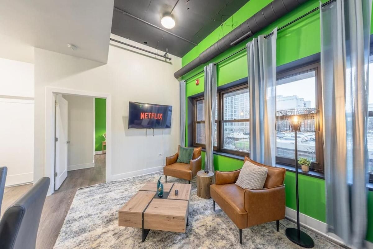 Apartment Modern 3br In South Loop With Optional Parking And Gym Access Near Mccormick Place, Chinatown And Soldier Field Chicago