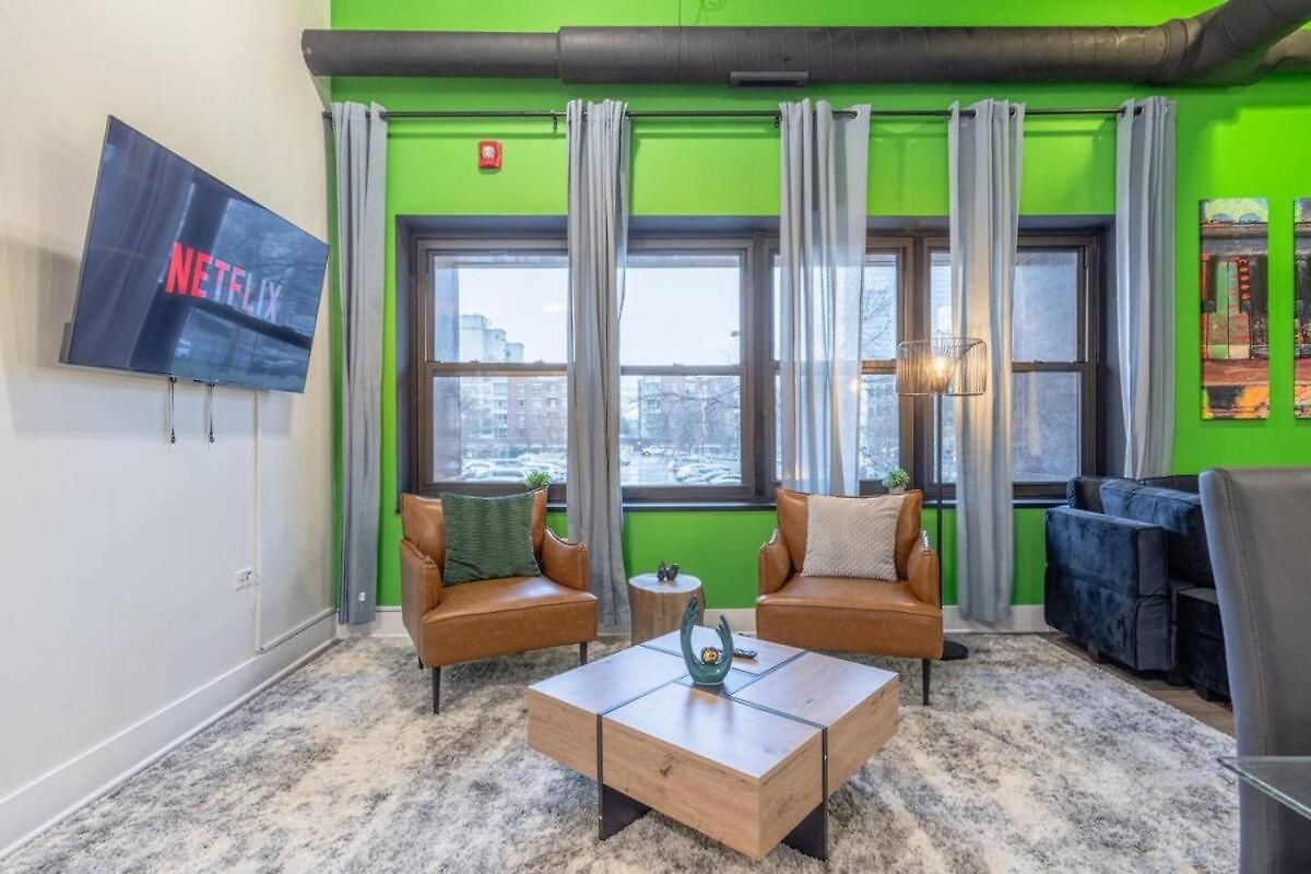 Apartment Modern 3br In South Loop With Optional Parking And Gym Access Near Mccormick Place, Chinatown And Soldier Field
