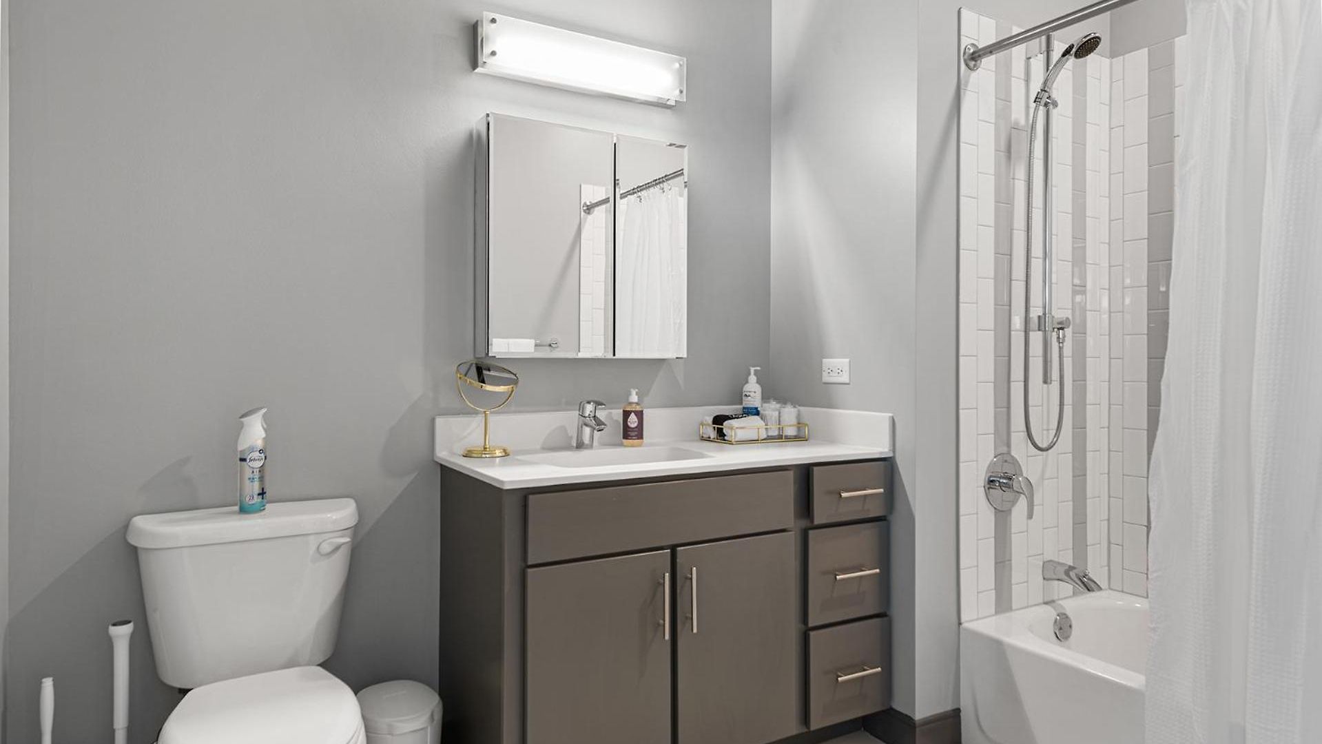 Linea Luxury Living With Indoor Pool And Rooftop Views In The Loop Chicago