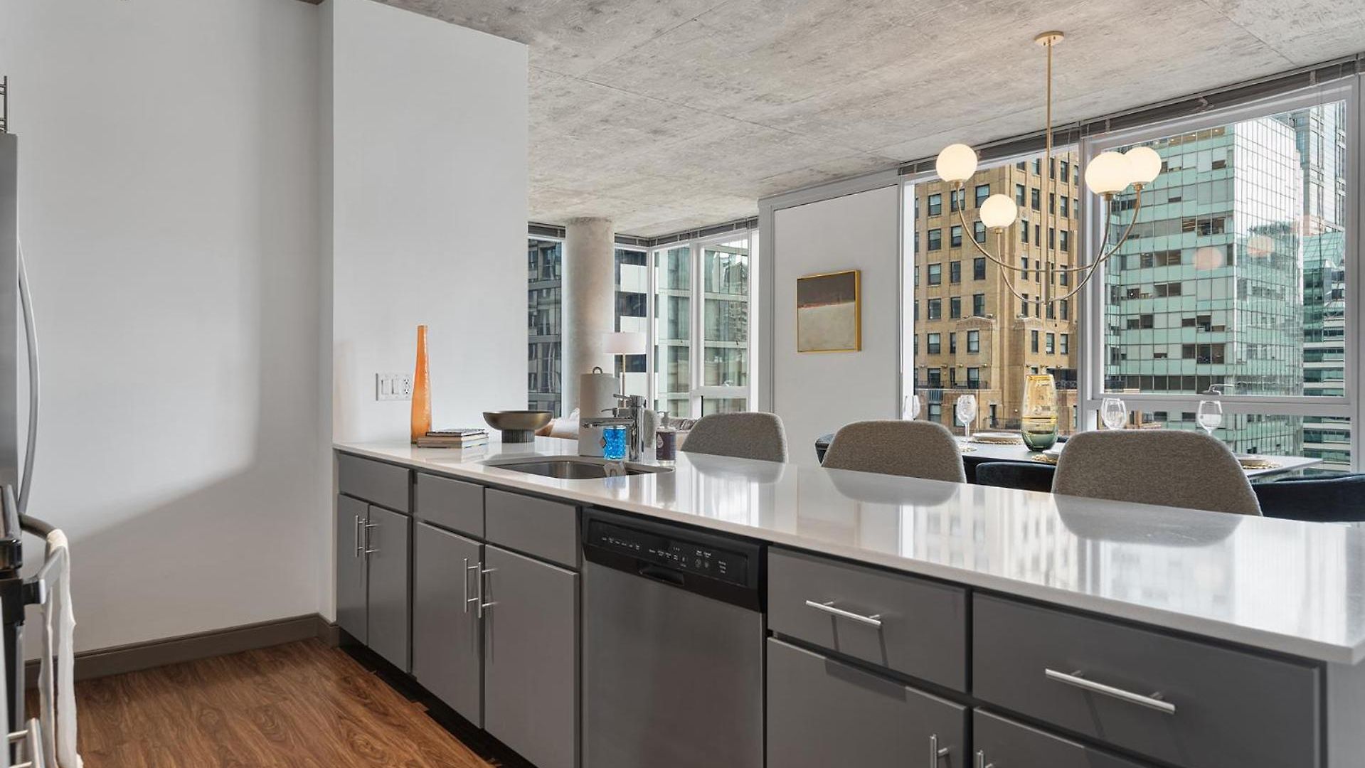 Linea Luxury Living With Indoor Pool And Rooftop Views In The Loop Apartment