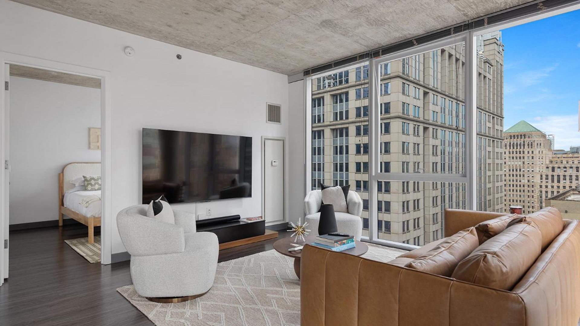 Linea Luxury Living With Indoor Pool And Rooftop Views In The Loop Apartment *