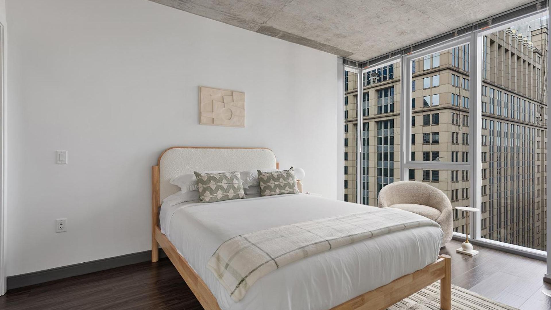 Linea Luxury Living With Indoor Pool And Rooftop Views In The Loop Chicago