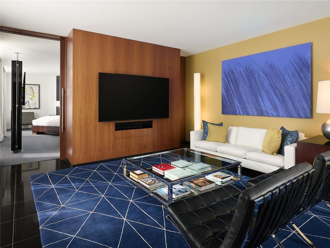 Sofitel Magnificent Mile Hotel 5*