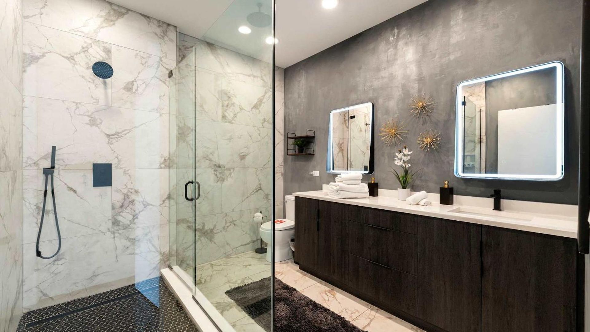 Magnificent New W/8 Beds & Free Parking Holiday home Chicago