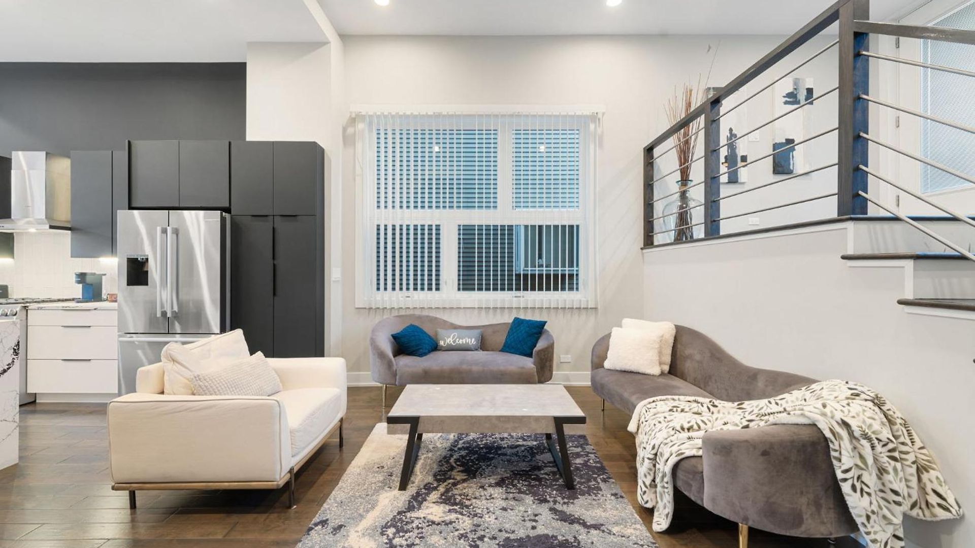 Magnificent New W/8 Beds & Free Parking Chicago