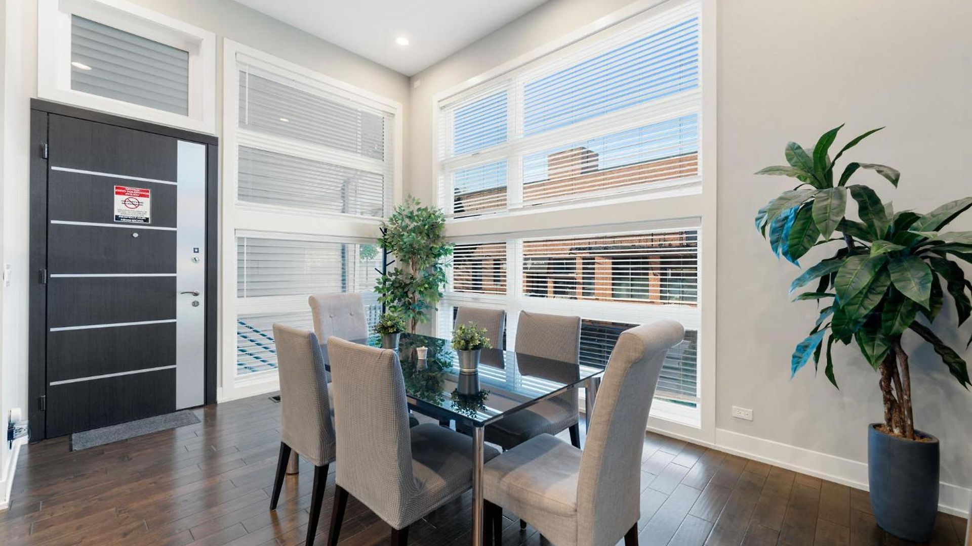 Magnificent New W/8 Beds & Free Parking Holiday home
