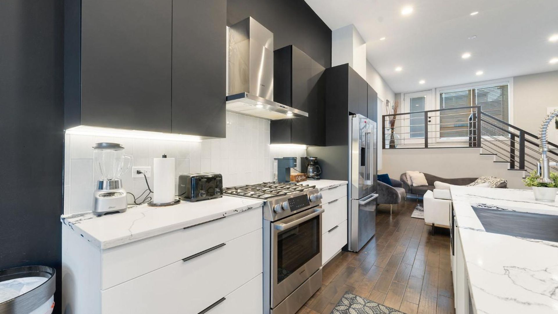 Magnificent New W/8 Beds & Free Parking * Chicago