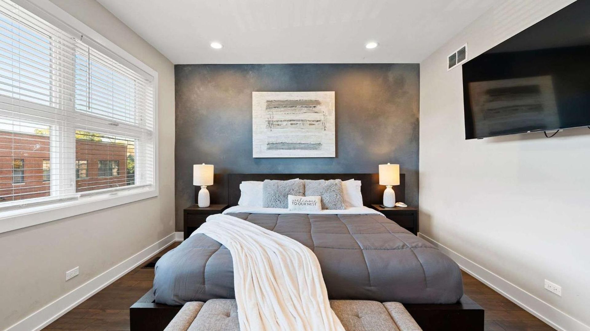 Magnificent New W/8 Beds & Free Parking * Chicago