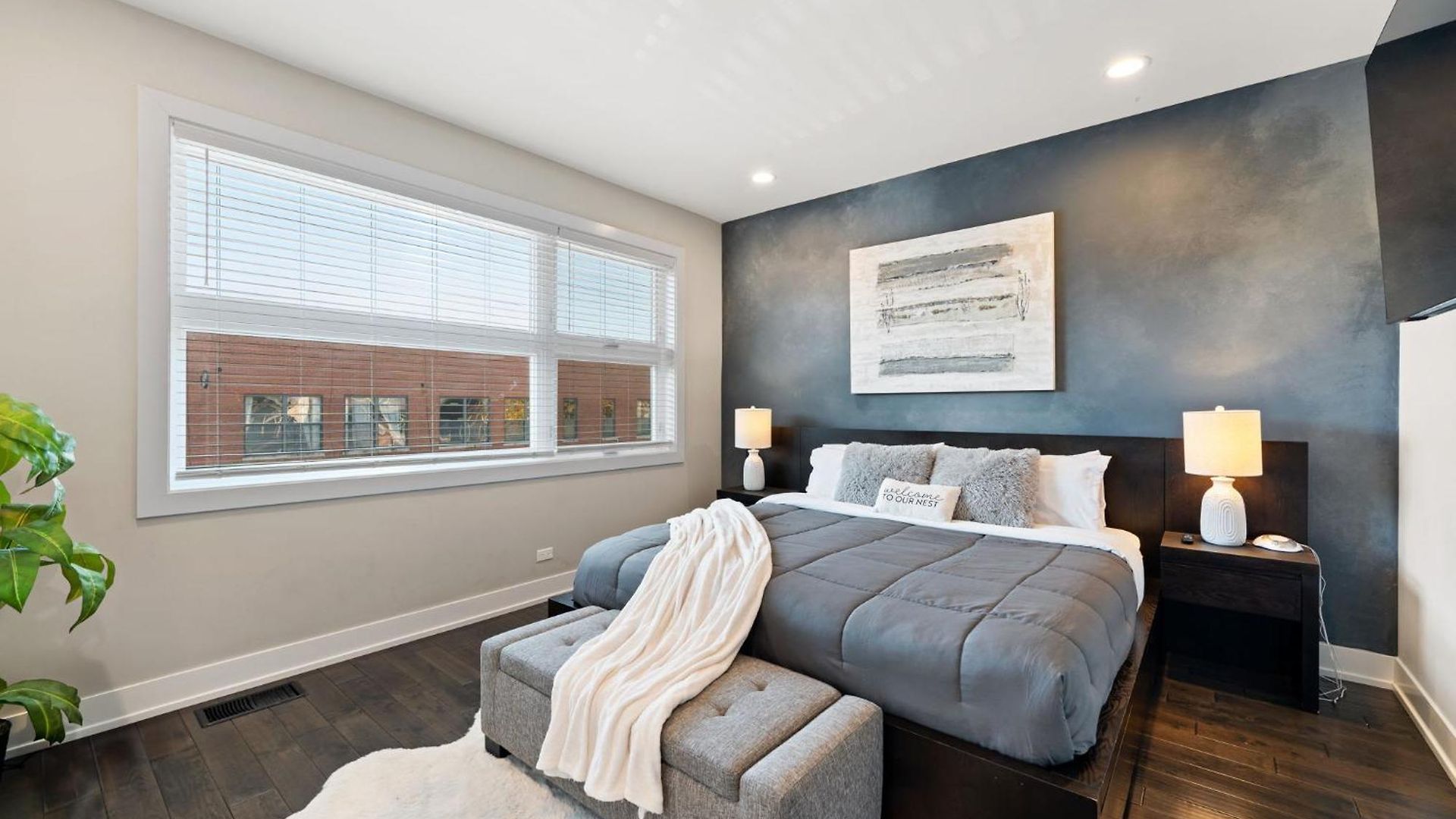 Magnificent New W/8 Beds & Free Parking
