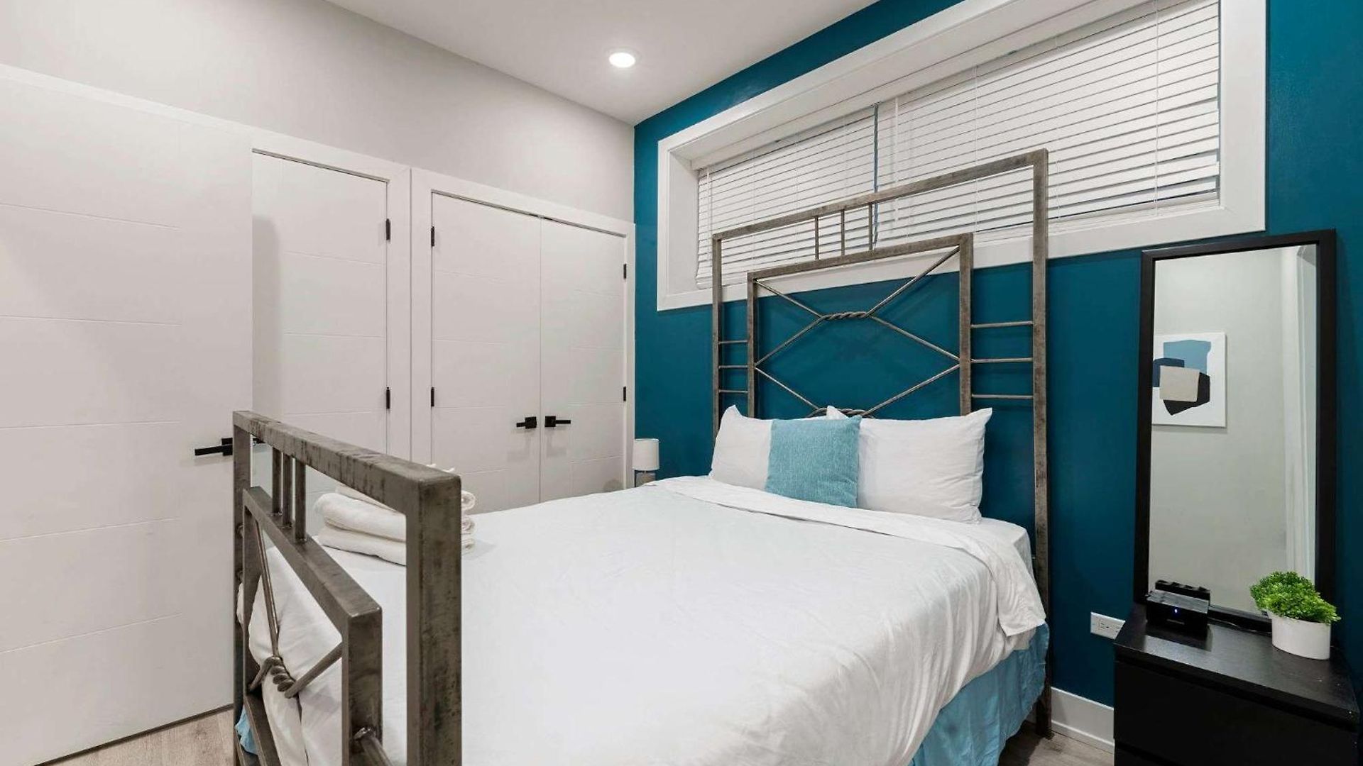 Magnificent New W/8 Beds & Free Parking Holiday home Chicago