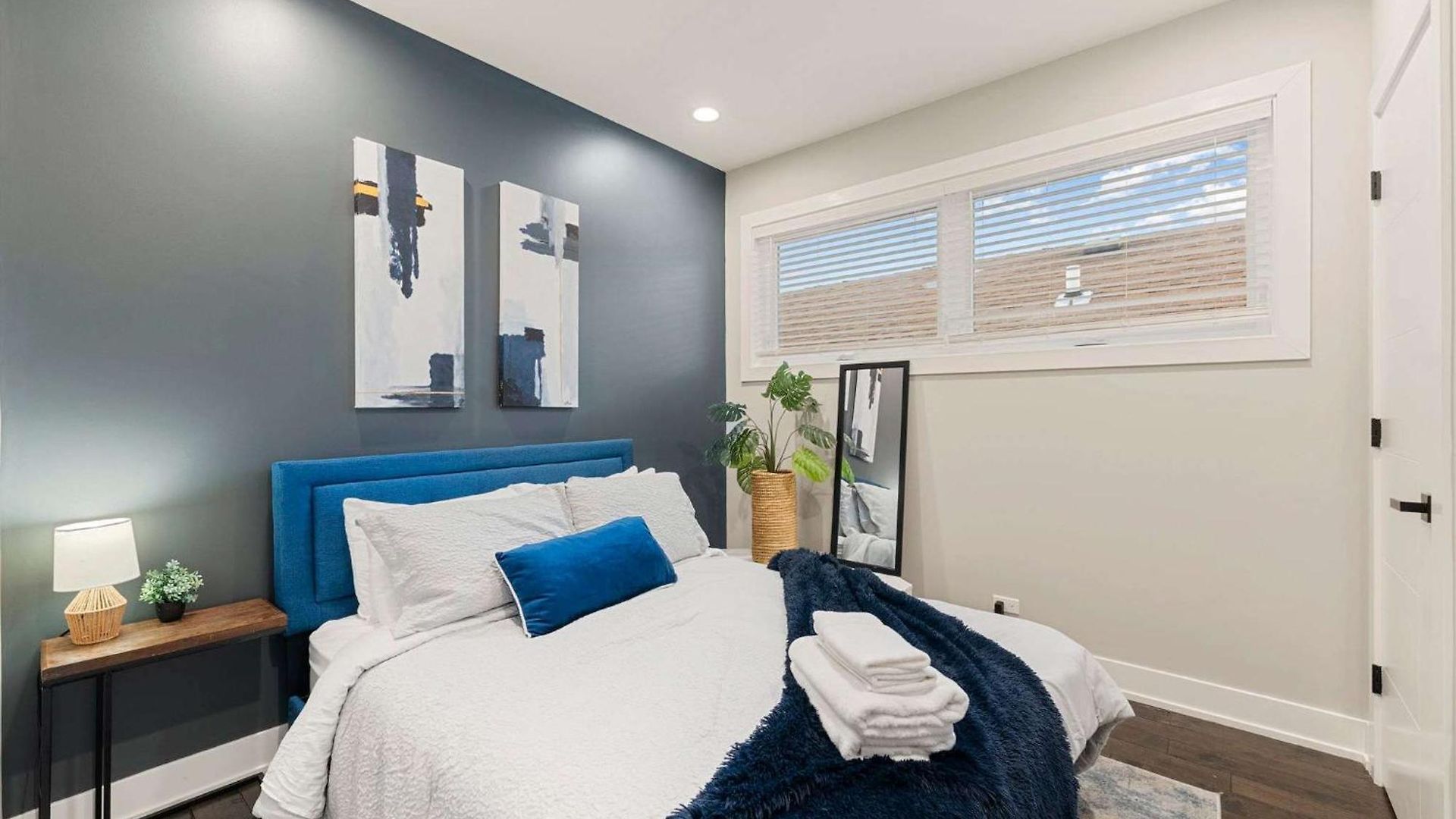 Magnificent New W/8 Beds & Free Parking * Chicago