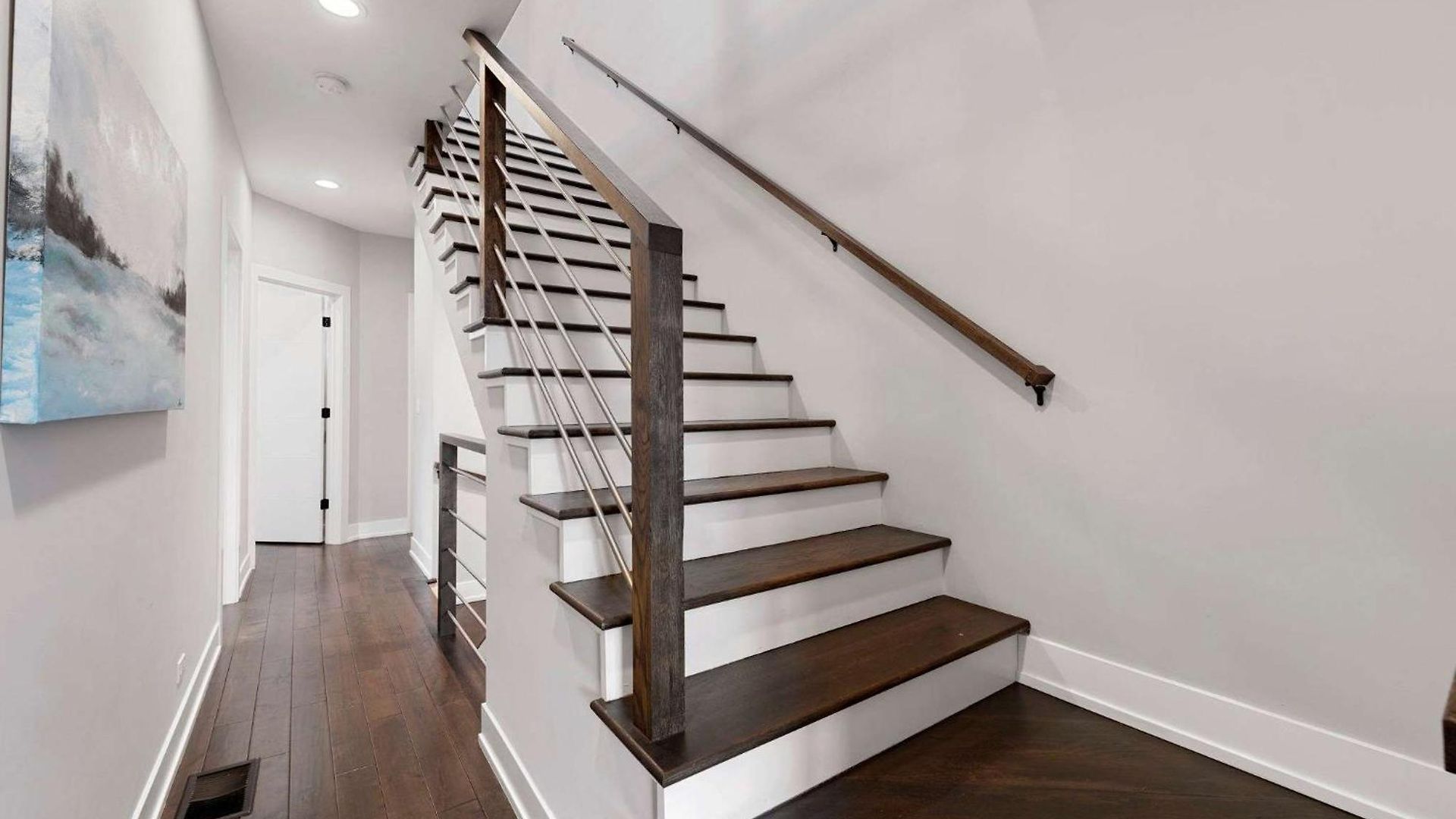 Magnificent New W/8 Beds & Free Parking