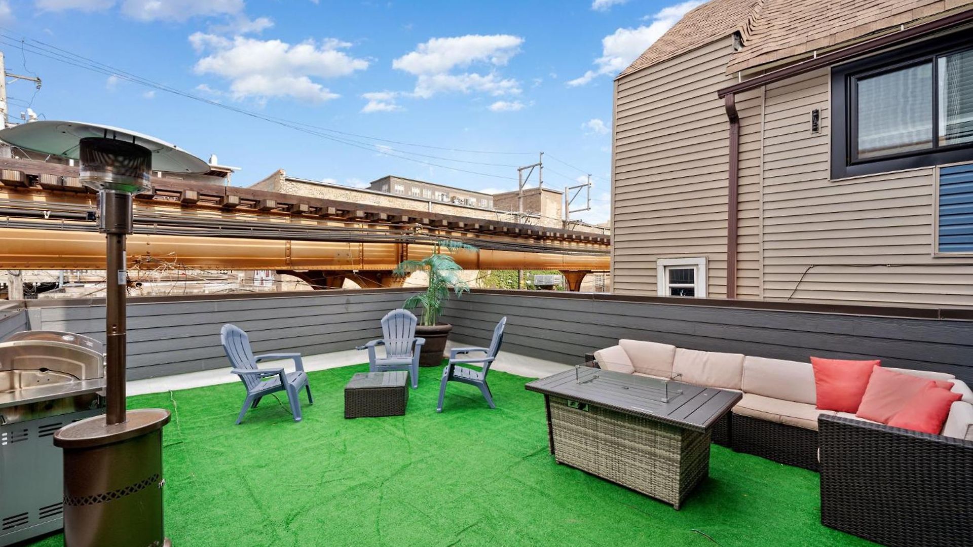 Magnificent New W/8 Beds & Free Parking