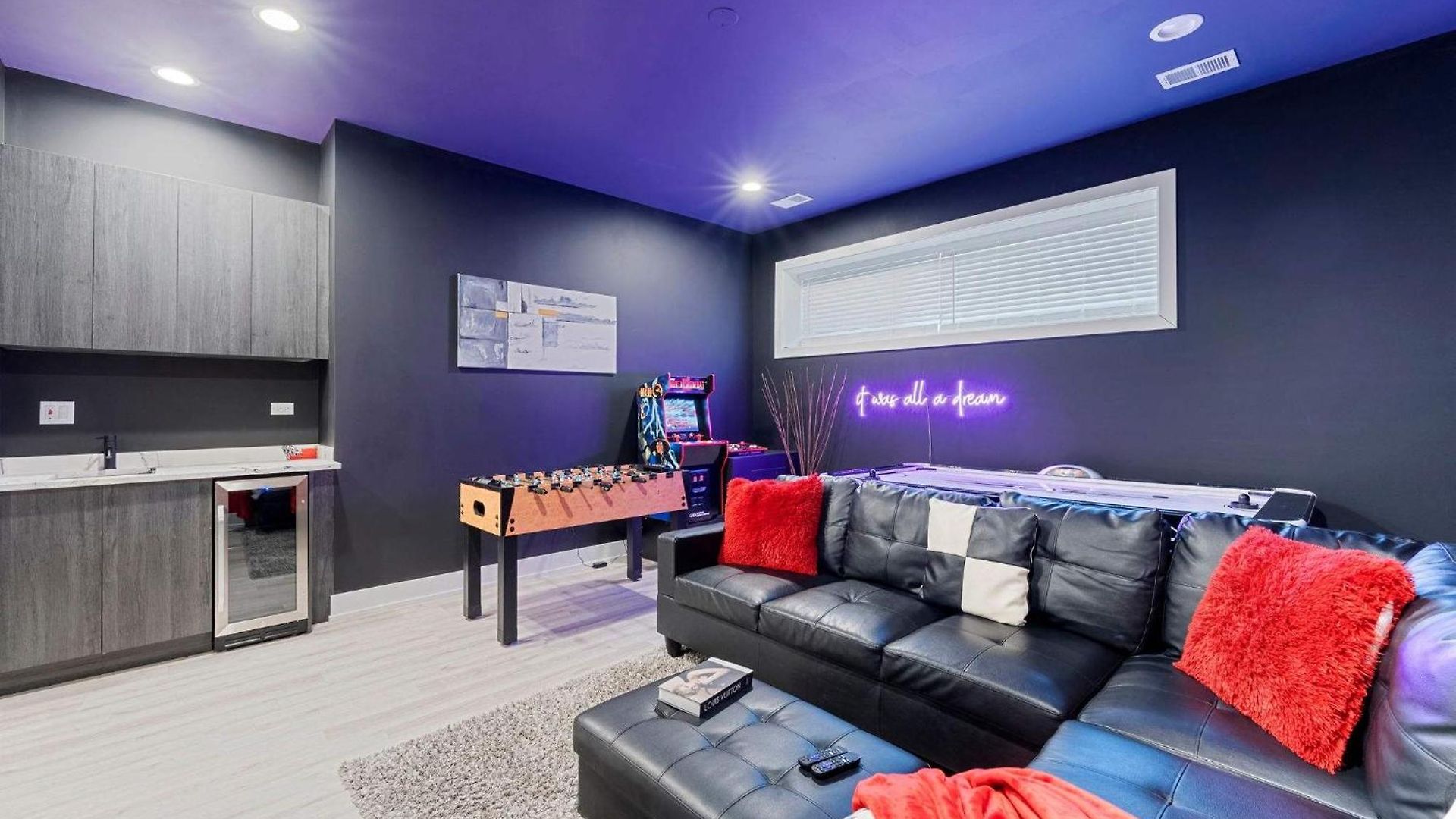 Magnificent New W/8 Beds & Free Parking Holiday home