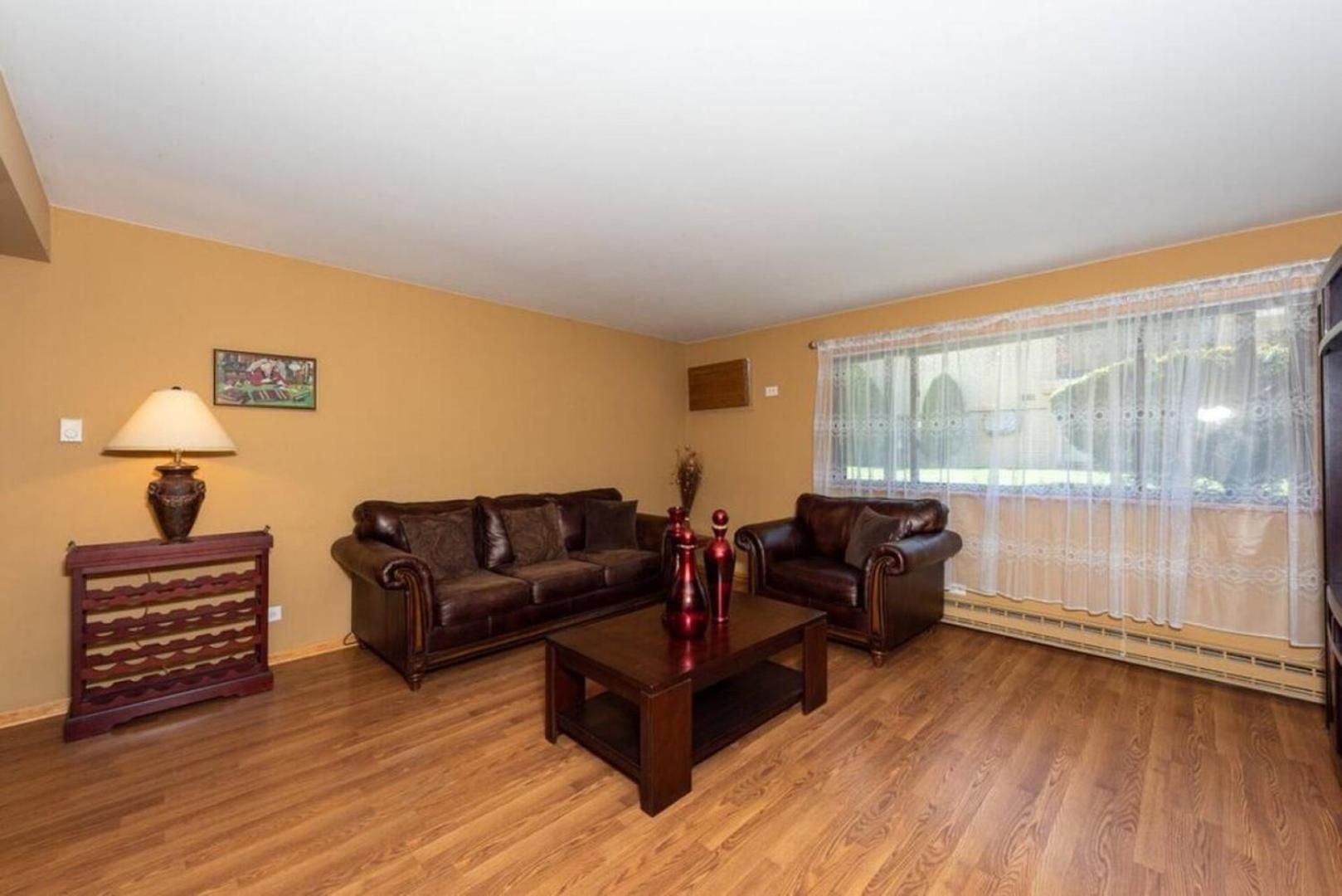 Apartment Mins From O'hare • Safe Location • Private Parking *