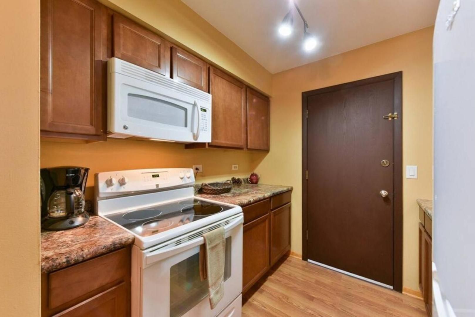 Mins From O'hare • Safe Location • Private Parking *