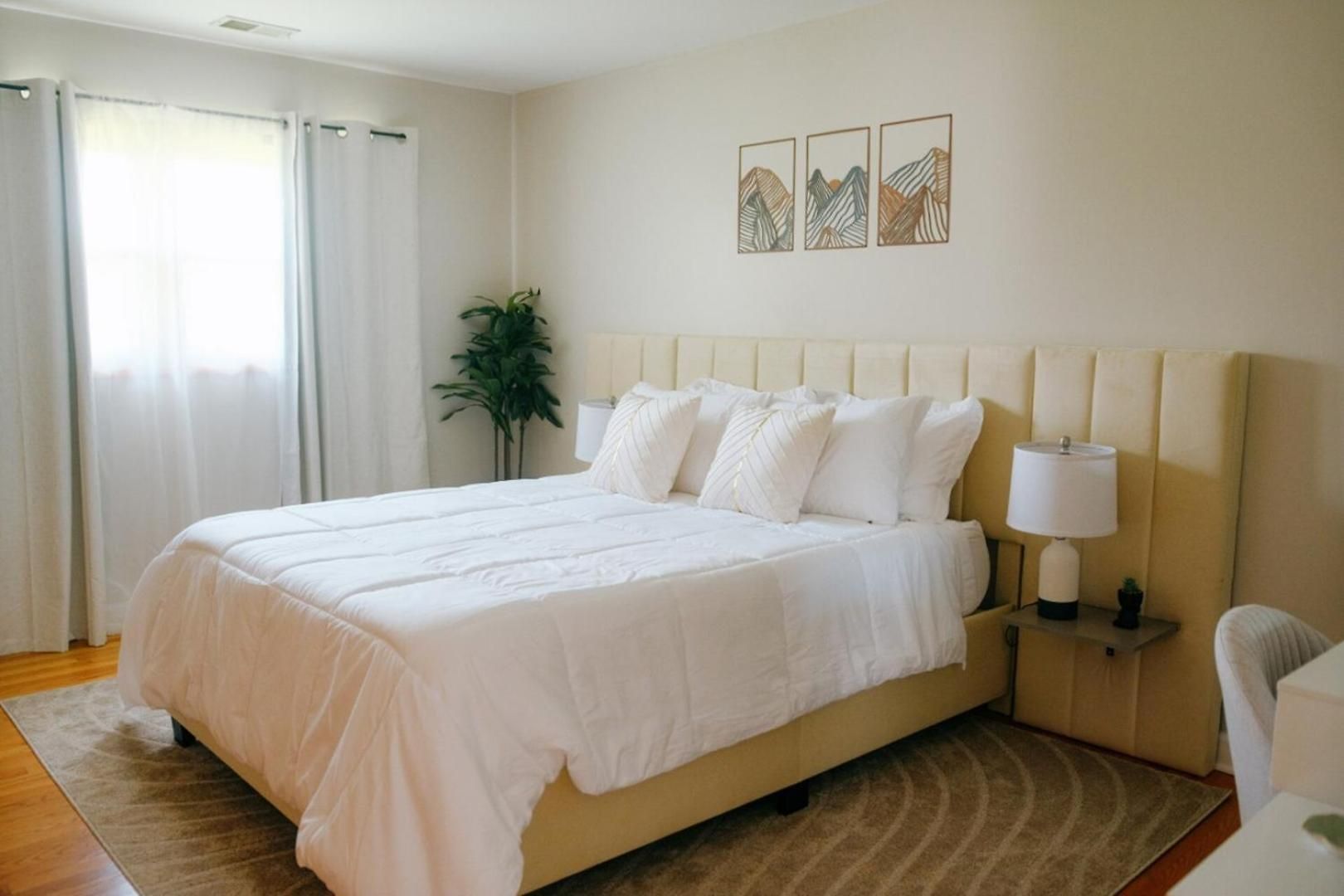 New Modern 3br • Gym • Workspace • Quiet Location Apartment
