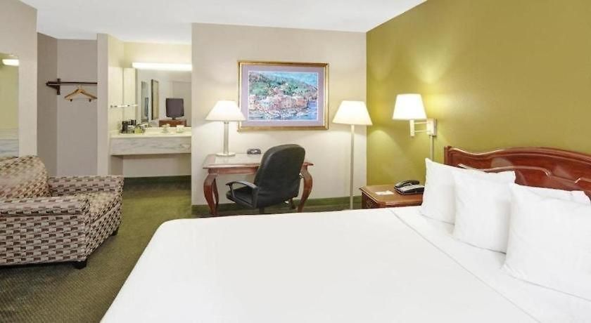 Shore Hotel