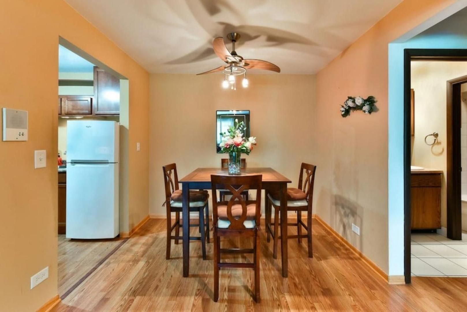 Apartment Mins From O'hare • Safe Location • Private Parking