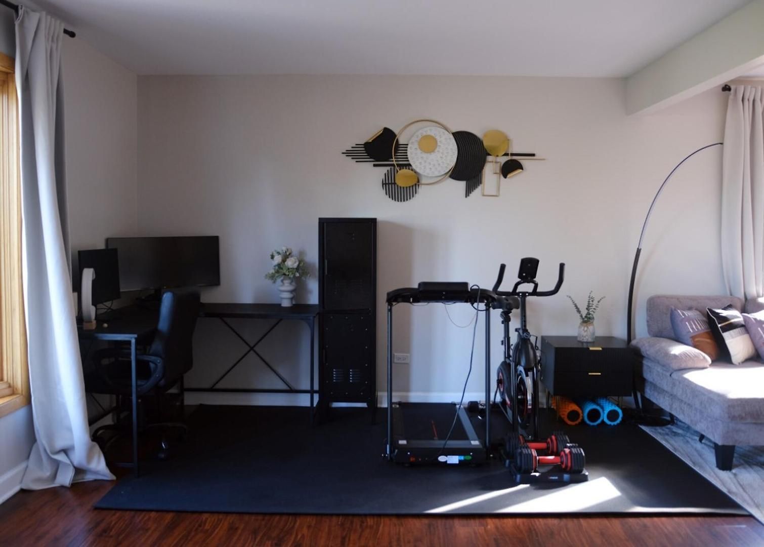 3br Modern • Gym • Workspace • Quiet Location Apartment *