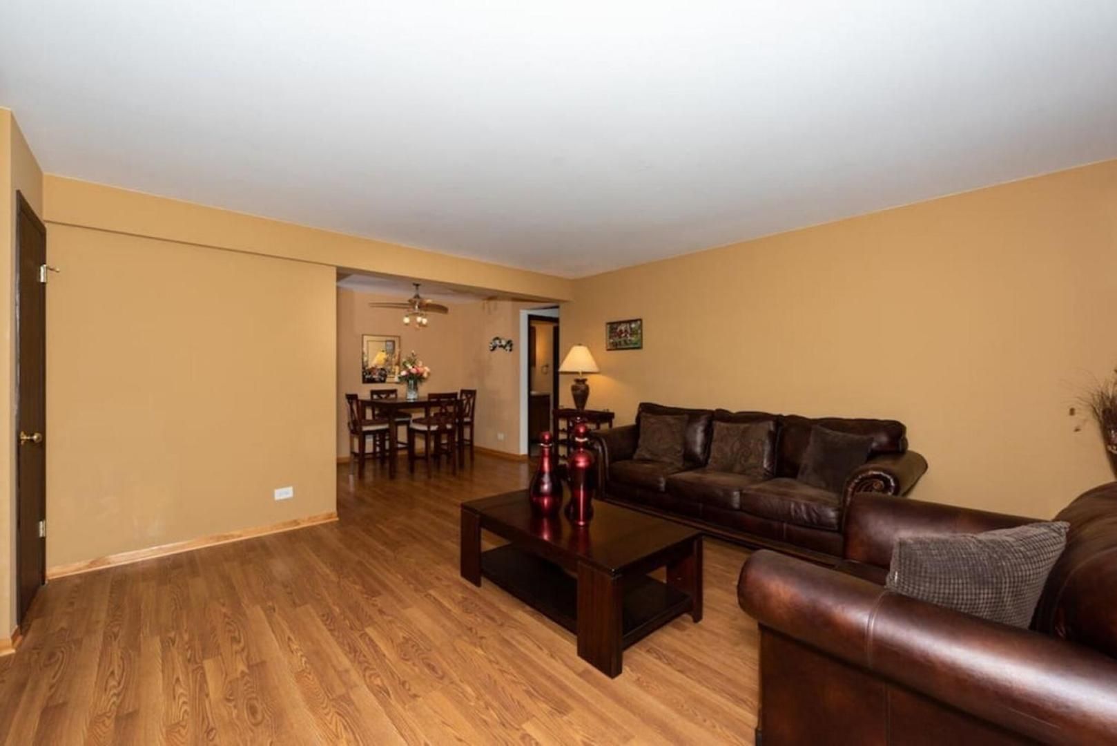 Mins From O'hare • Safe Location • Private Parking Apartment