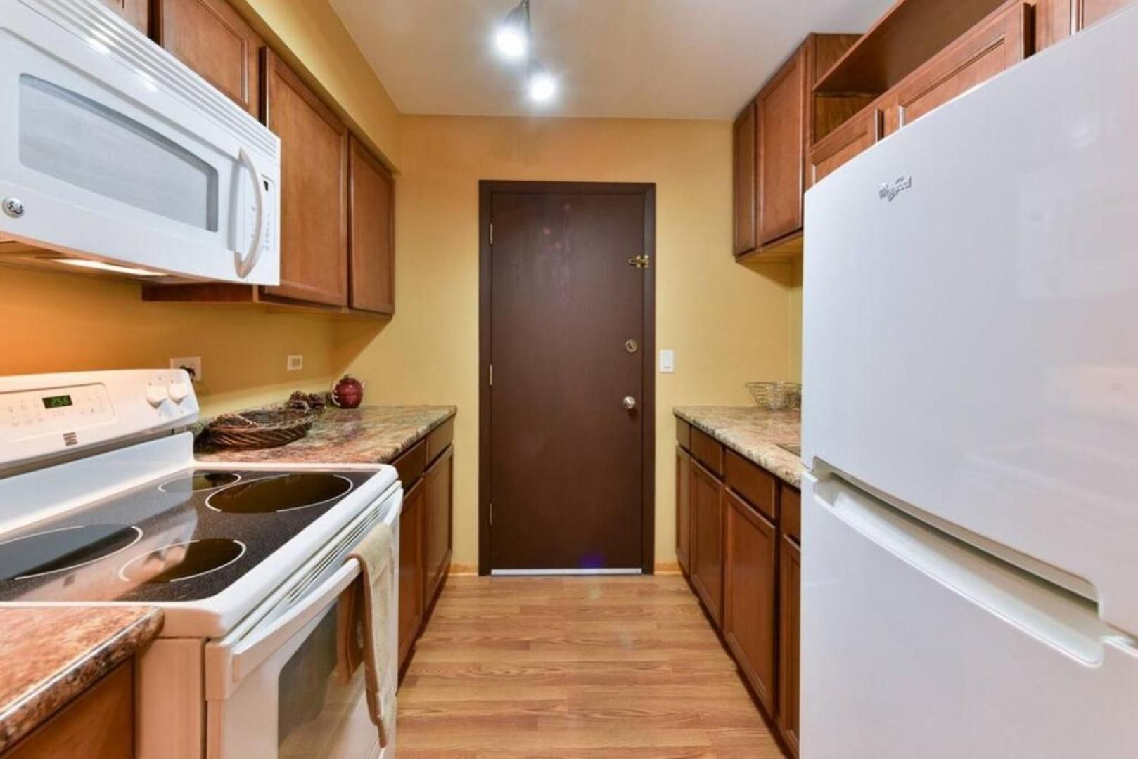 Mins From O'hare • Safe Location • Private Parking Apartment Chicago