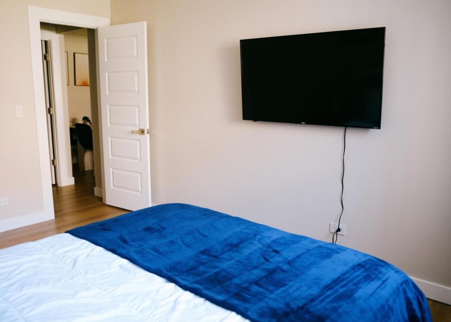 Apartment Modern • Safe Near O'hare Chicago