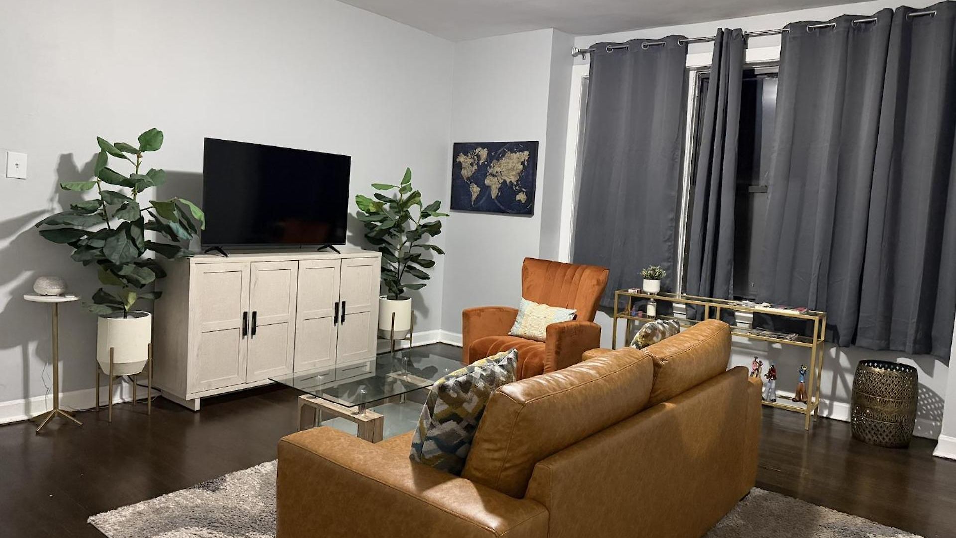 Apartment 2 Bedroom Near U Campus & The Lakefront! *