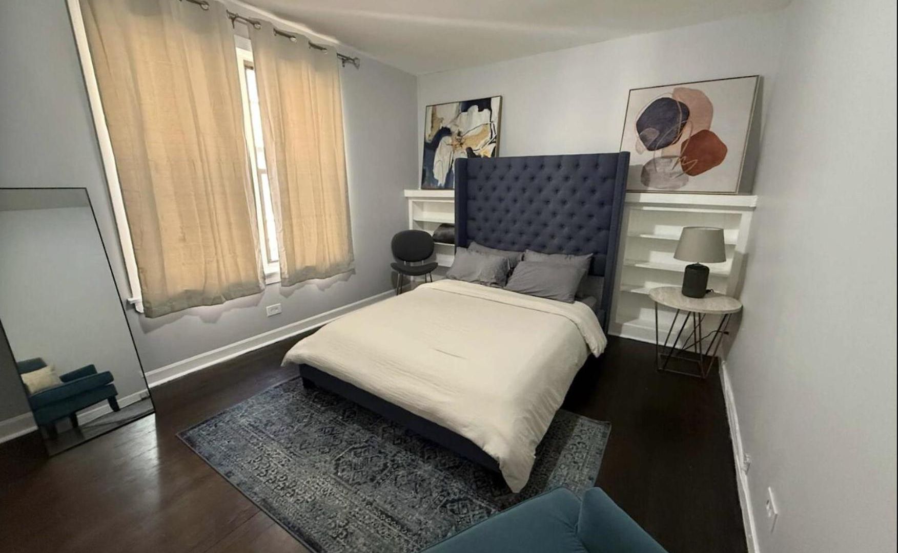 2 Bedroom Near U Campus & The Lakefront!