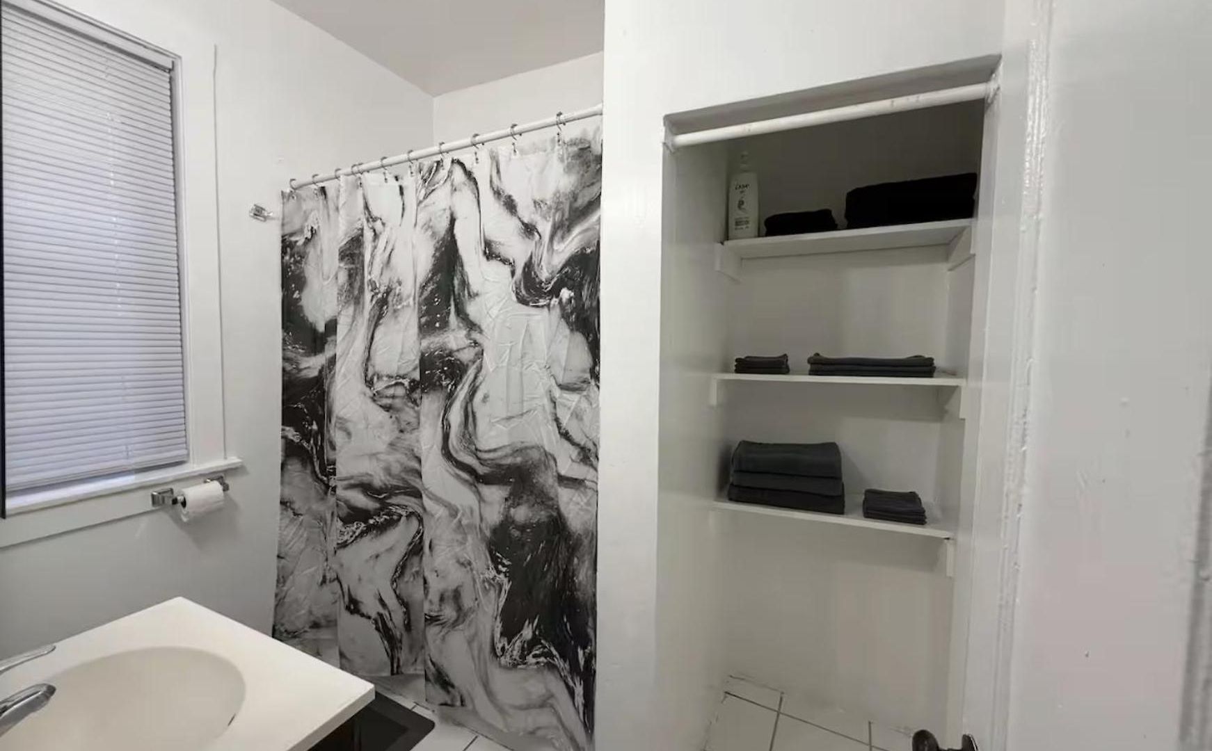 2 Bedroom Near U Campus & The Lakefront! * Chicago