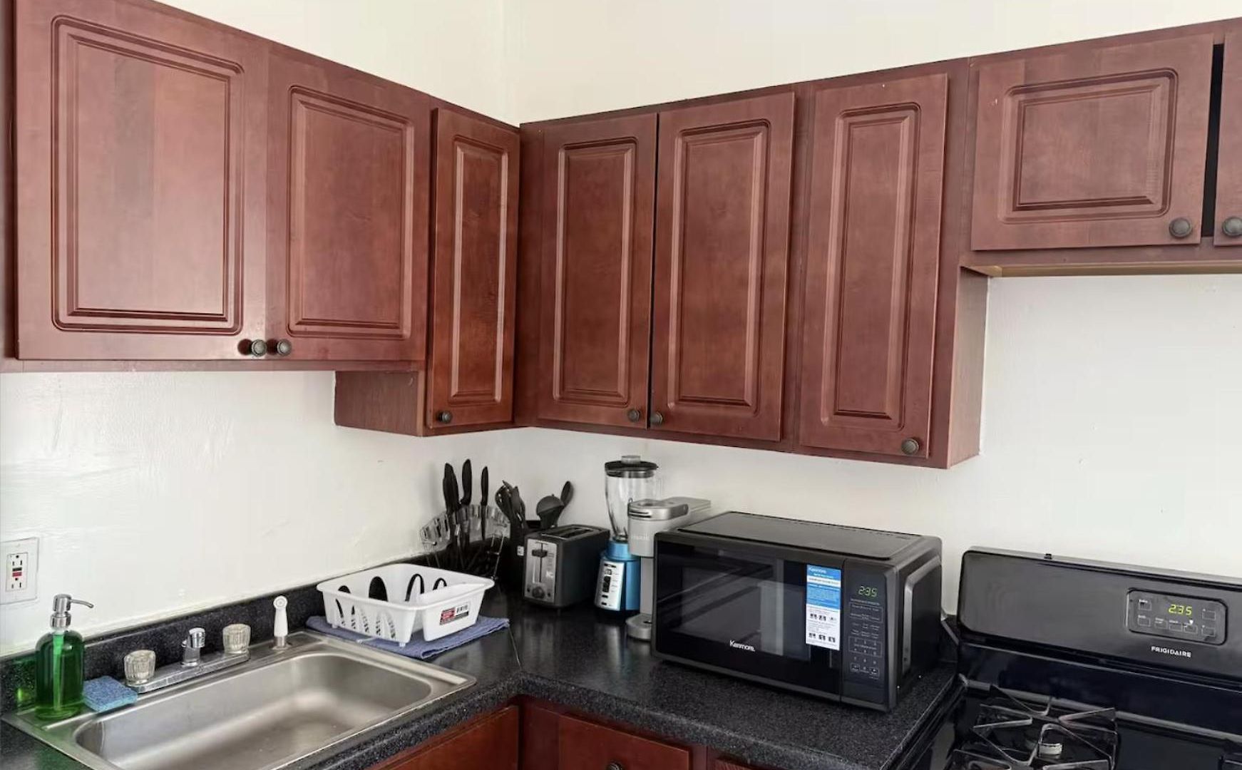 2 Bedroom Near U Campus & The Lakefront!