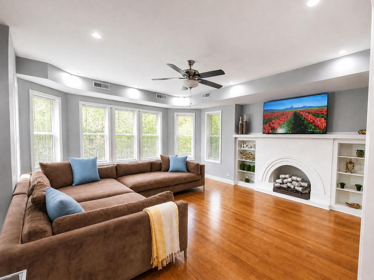 Beautiful Big 3 Bedroom Quiet Near Downtown Apartment