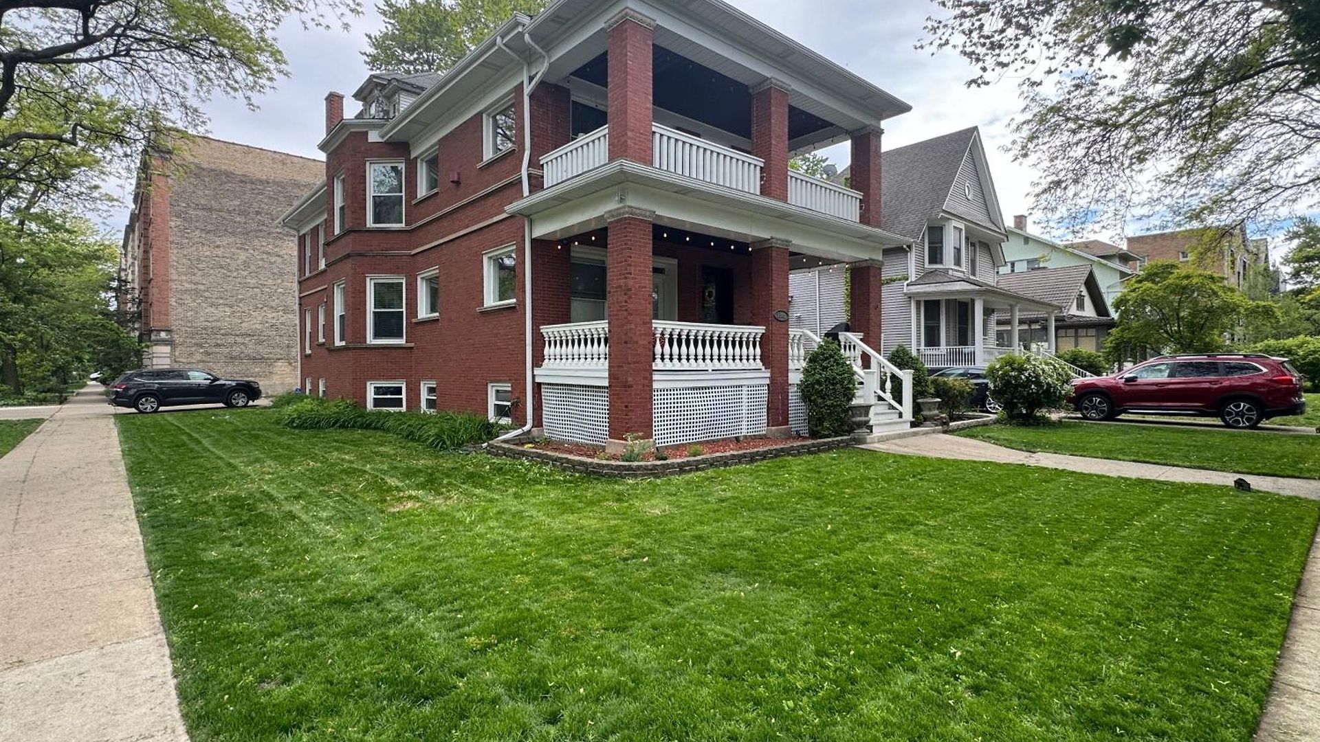Elegant And Chic 2bed 2bath Steps From The Lake! *