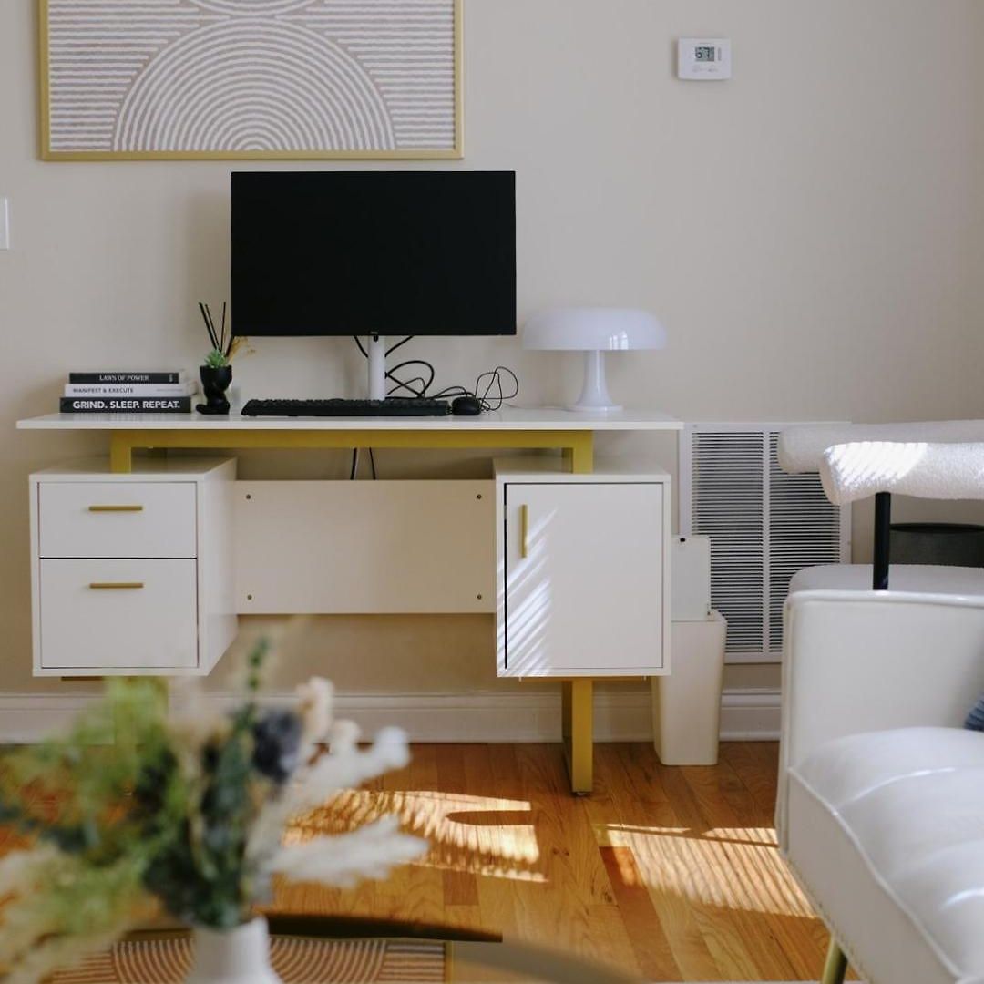 Sleeps 7 • Huge Projector • Designated Workspace * Chicago