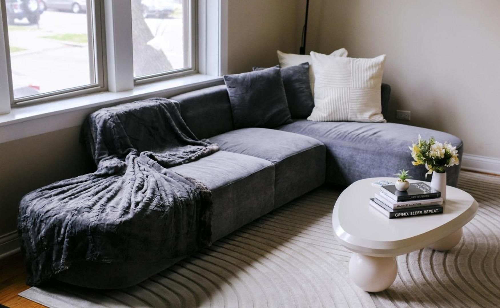2br Fitness Pad • Private Gym • Sleeps 7 Apartment Chicago