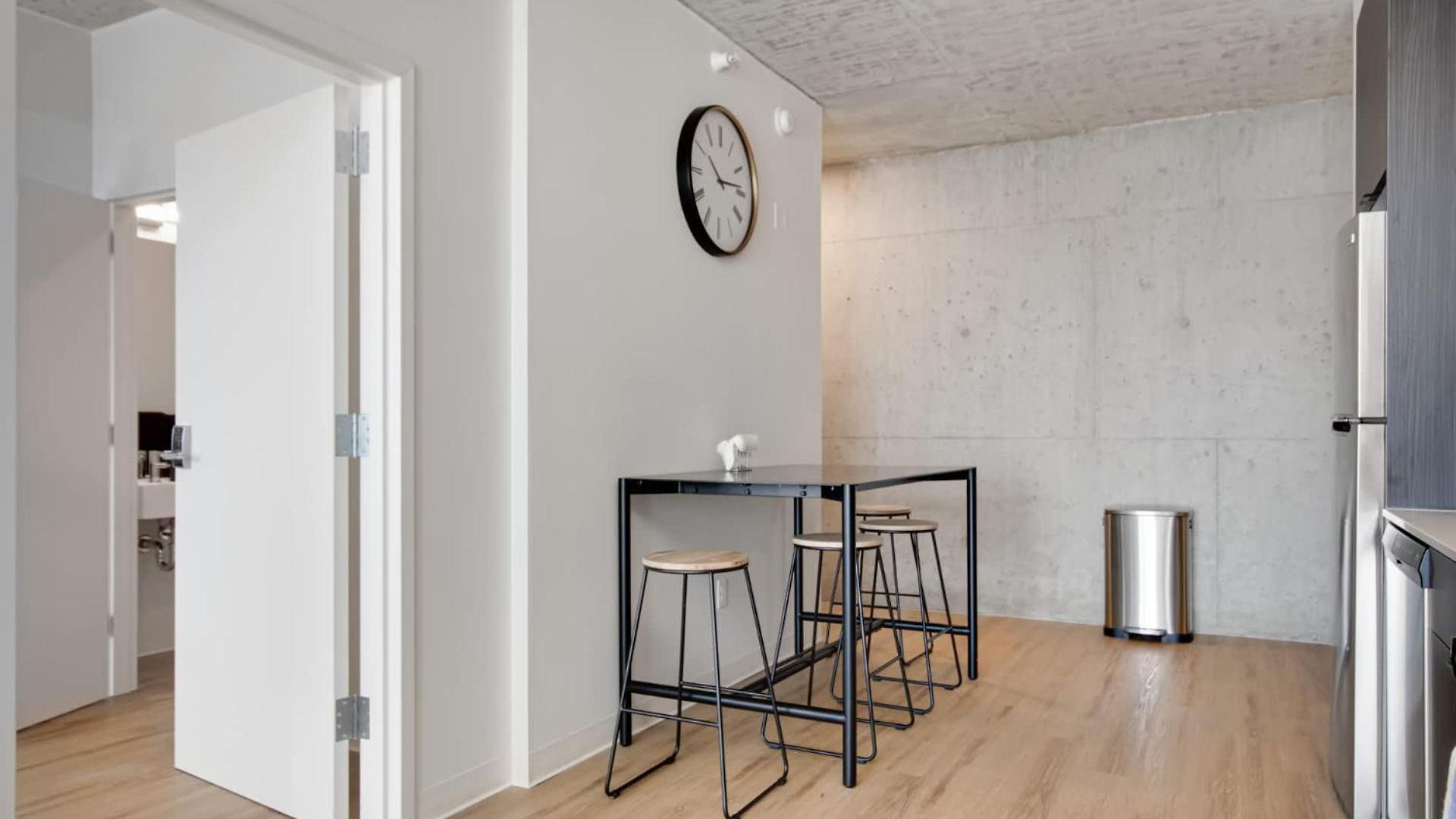 Apartment South Loop Rooftop With In & Out Parking 1