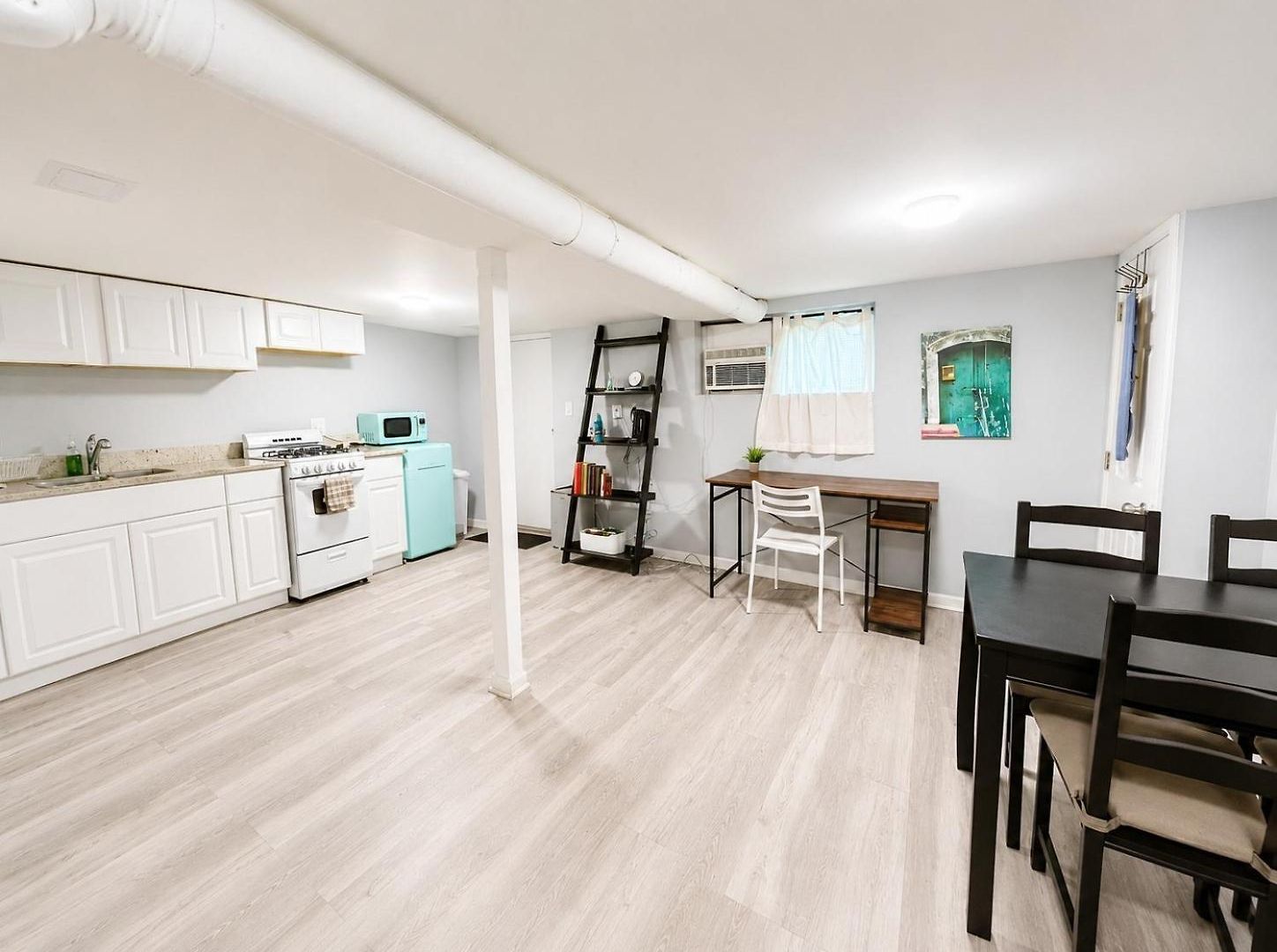 Cozy Logan Square Easy Access Chicago