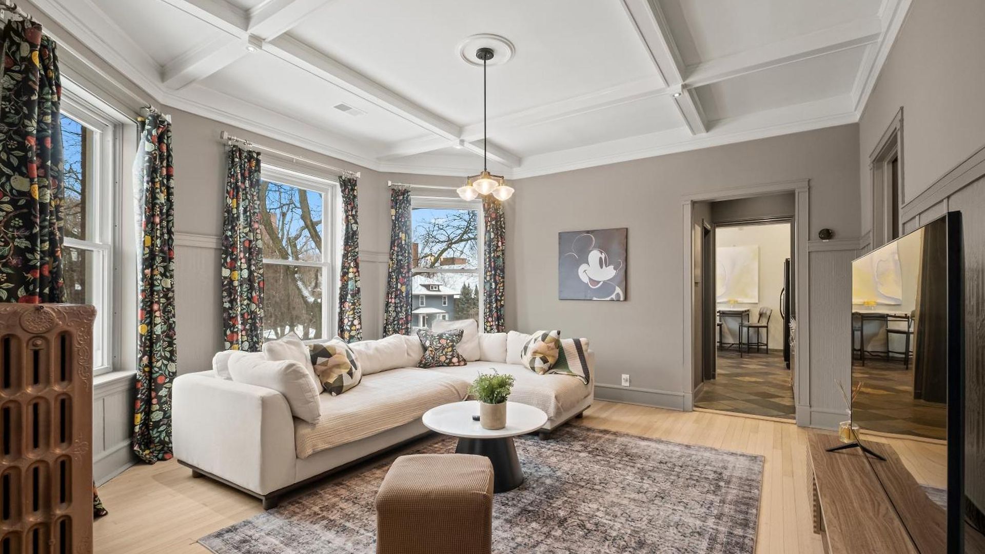 Elegant And Chic 2bed 2bath Steps From The Lake! Apartment