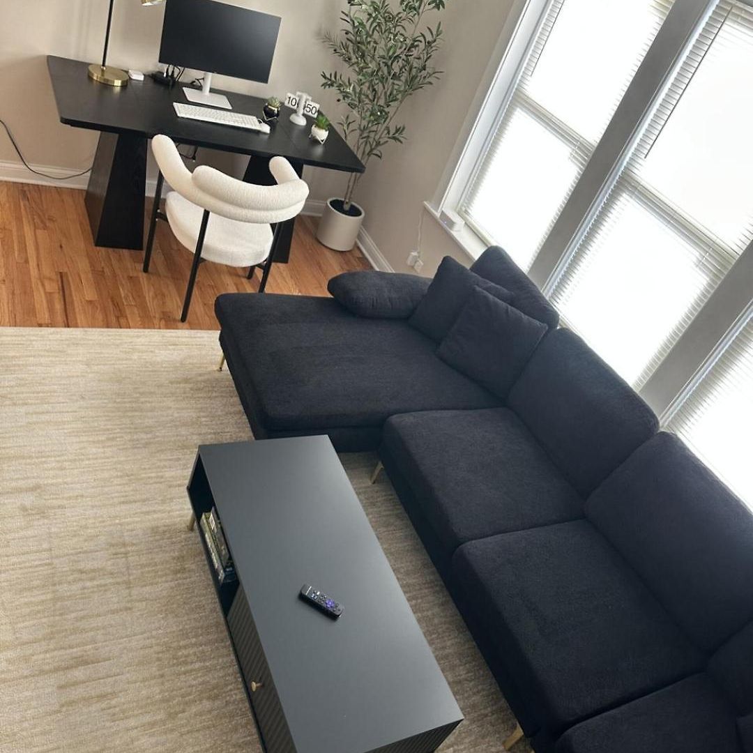 Private Workspace • Sleeps4 • Modern Stylish Apartment Chicago